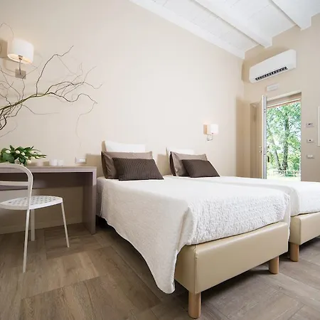 Hotel Agriturismo La Galizia Cuggiono Habitación foto